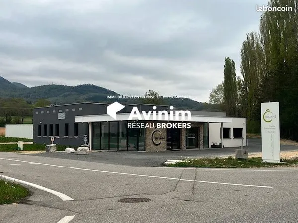 Local 386 m² Gex