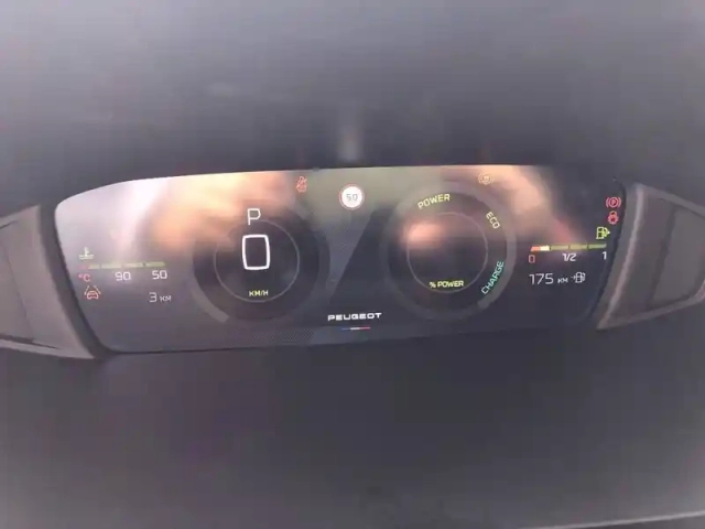 Peugeot 308 hybrid 145 e-dcs6 — photo 10