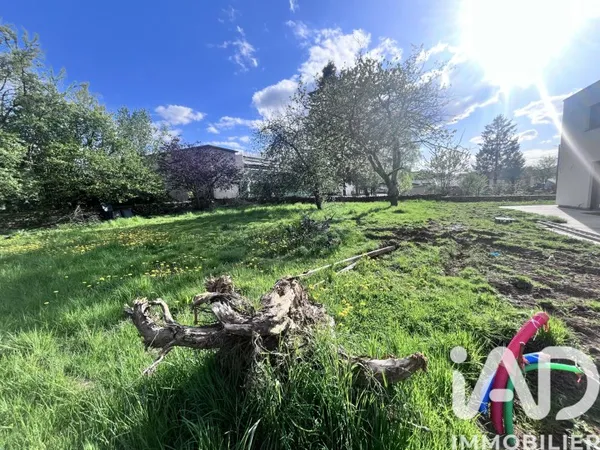 Terrain 738 m²
