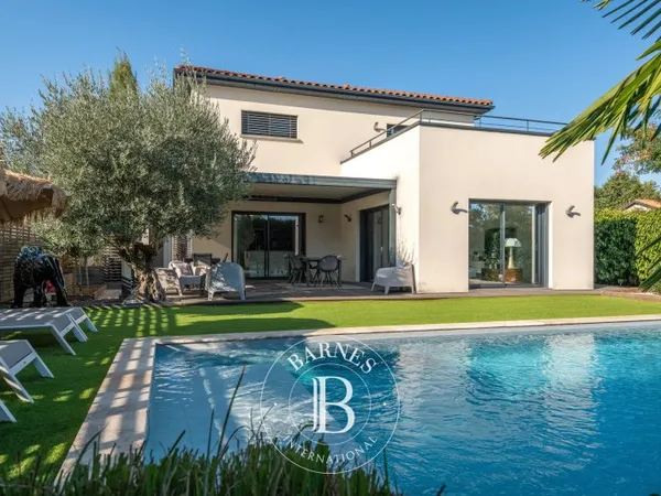 LA TOUR DE SALVAGNY - Villa contemporaine de 146m² - 4 chambres - piscine - garage