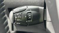 Peugeot 2008 1.2 PureTech 130ch S&S Allure — photo 18