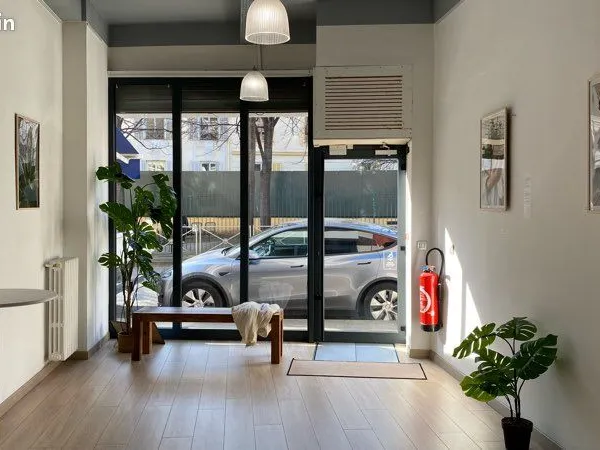 Murs Local commercial A VENDRE République Delfino 46m2 + Cave 3m2