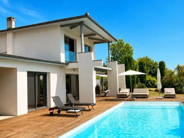 Vends villa - 225 m² - 4 pièces, 3 chambres - Villeneuve-de-Rivière 31800