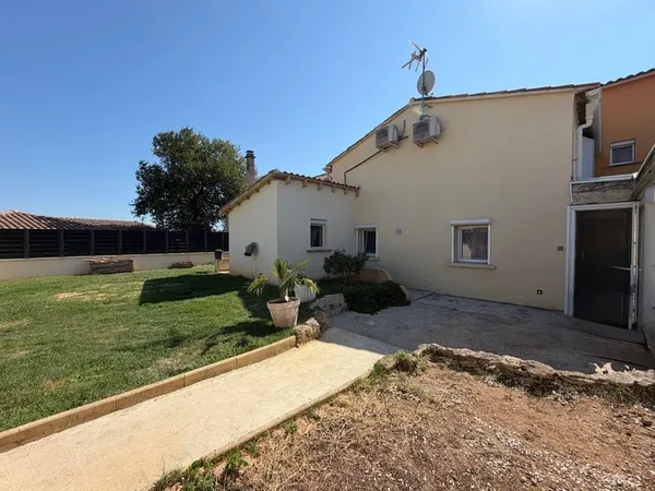 Saint Laurent des Arbres, appartement 3 pièces avec terrain