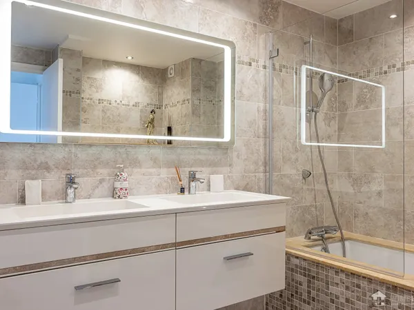 Appartement traversant T3 avec vue sur la ville - Cannes Banane