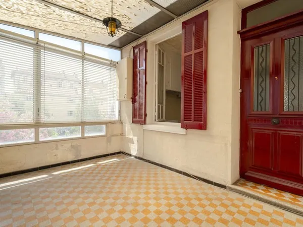 Haut de villa T3 au calme, belle terrasse et 1 pk privatif