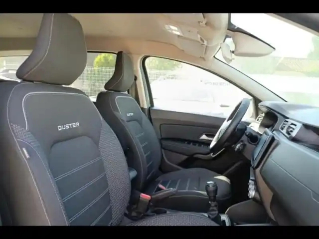 Dacia Duster 1.0 eco-g 100ch  journey + 4x2 — photo 10