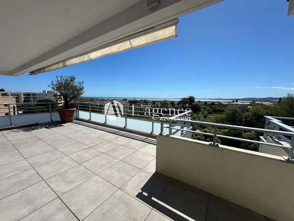 Dernier étage - 4 pièces 102 m2 - Vue Mer- Terrasse - Garage et parking