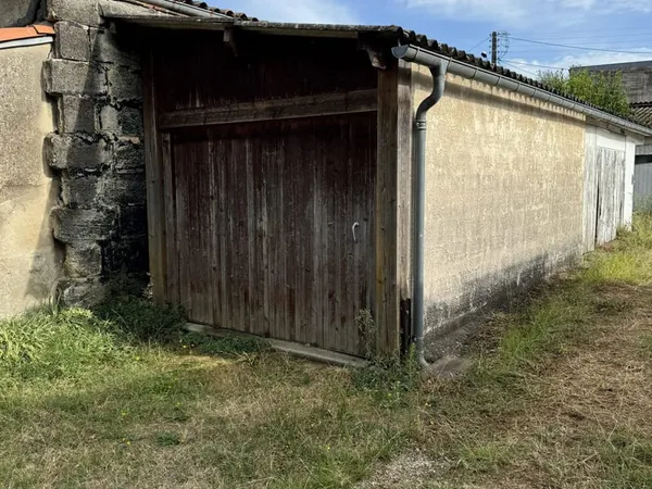 BEGLES - REMISE DE 15 M²