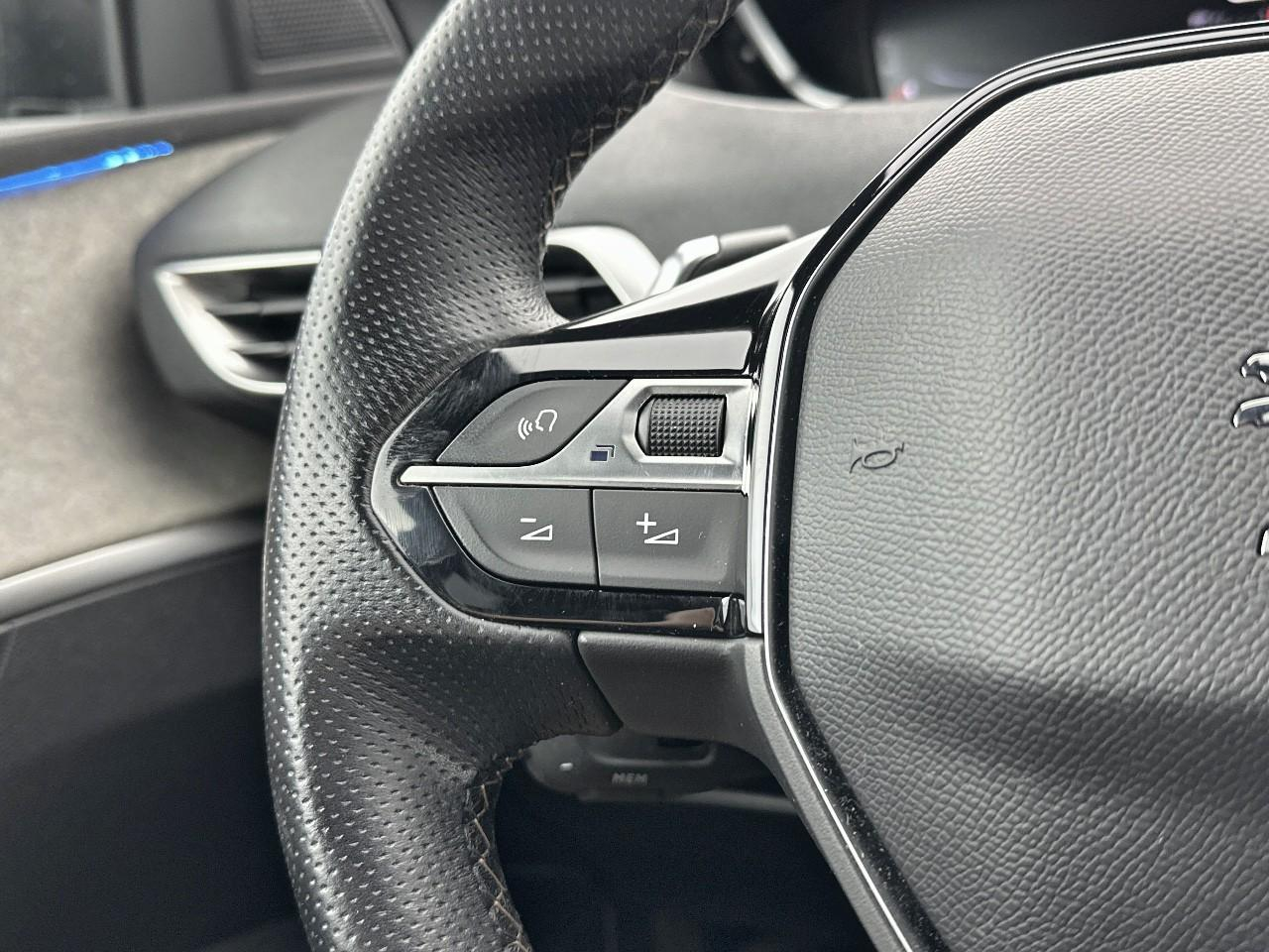 Peugeot 3008 puretech 130ch s&s eat8 gt pack — photo 17