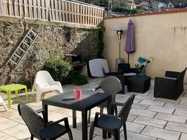 T3 Quartier Pyramide 68m² 2Ch Grande COUR privative