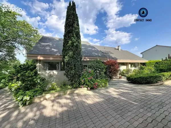 Maison 9 pièces 267 m²