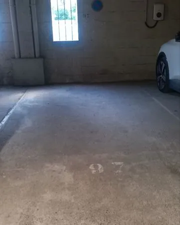 🚗 à louer - place de parking couverte et sécurisée - bordeaux 33800 ⚡