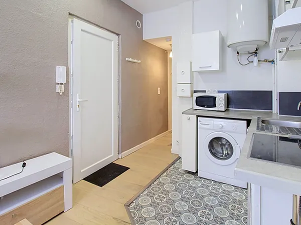 DRAGUIGNAN LOCATION APPARTEMENT STUDIO MEUBLE