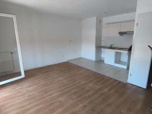 Appartement 2 pièces avec balcon - Résidence récente - Proche gare et commerces