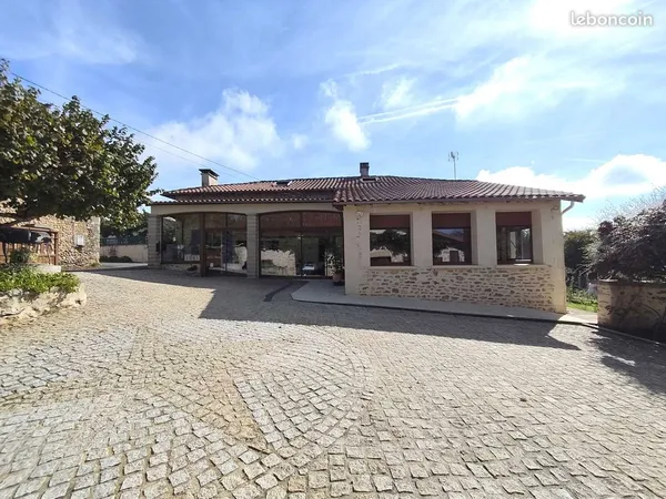 Propriété 8 pièces 200 m²