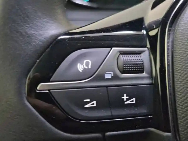 Peugeot 208 electrique 50 kwh 136ch — photo 28