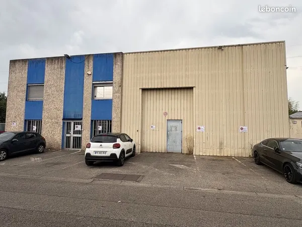 Local d'activité 738 m²