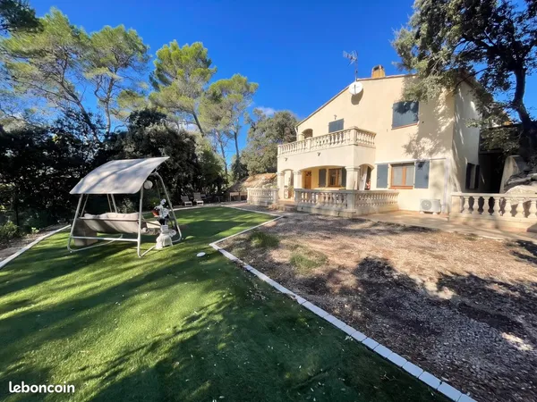 Rez de jardin meublé avec 2 chambres complètement rénové