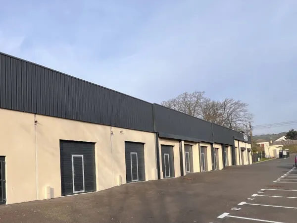 Local d'activité 2 pièces 185 m²