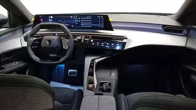 Peugeot 5008 hybrid 145 ch e-dcs6 — photo 41