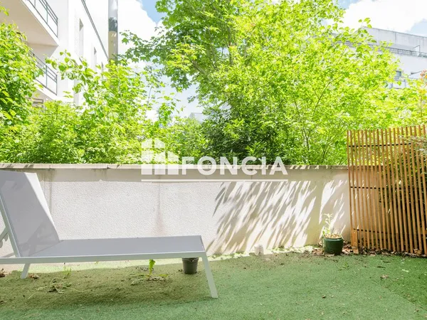 Bel appartement T3 avec jardin privatif — Résidence sécurisée de standing