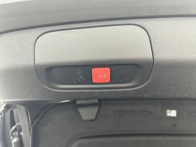 Peugeot 408 phev 225 e-eat8 — photo 27