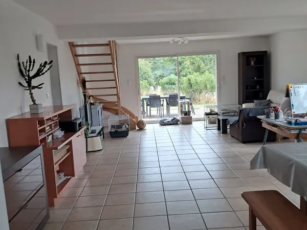 Maison de 8 pièces 4 chambres 145 m2