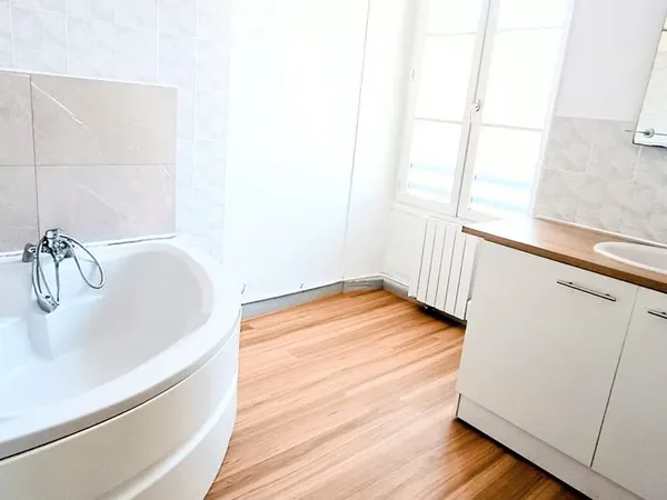 Maison divisée en 2 appartements