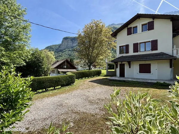Maison 5 pièces 180 m²