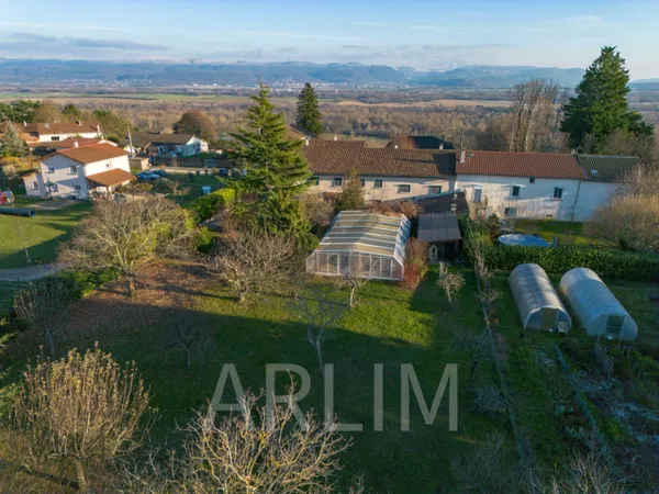 RARE HAUTEURS VILLETTE SUR AIN Longère 440m2 terrain piscine