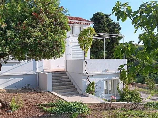 Propriété immobilier maison french riviera sud de la France côte d'azur mer plage de Saint mandrier