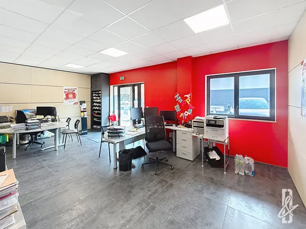 Local professionnel 120 m²