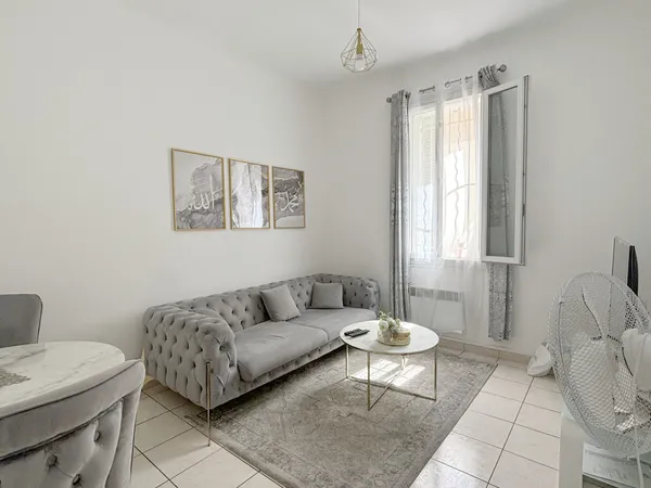 TOULON- LE MOURILLON Appartement de type 2 avec courette