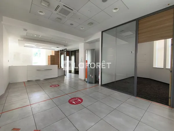 Local commercial 122 m²