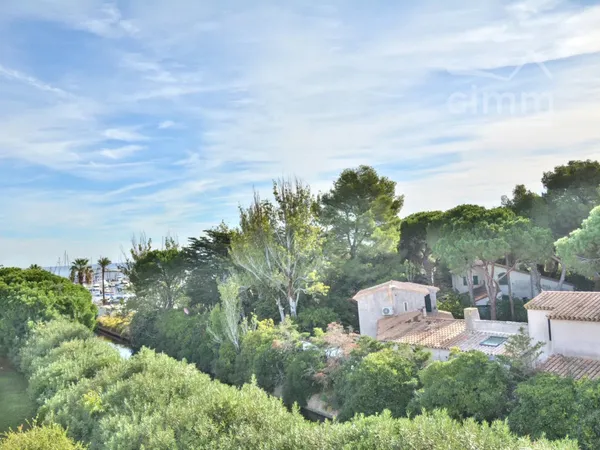VENTE - SAINT CYPRIEN PLAGE - BEAU STUDIO AVEC CABINE - 3EME ET DERNIER ETAGE - PARKING SECURISE PRI