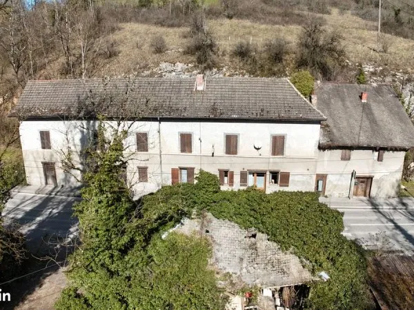 Maison 11 pièces 300 m²