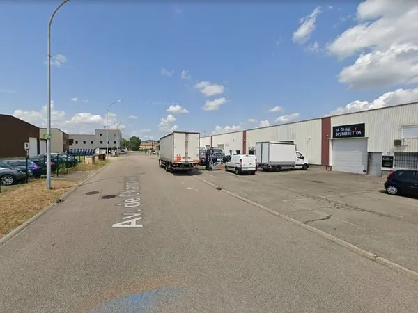 Grigny/Rhône locaux industriels 110-160 et 250m²