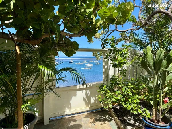 Première ligne face au Bassin Pirogue à l'Étang-Salé-les-Bains - Maison individuelle avec Garage