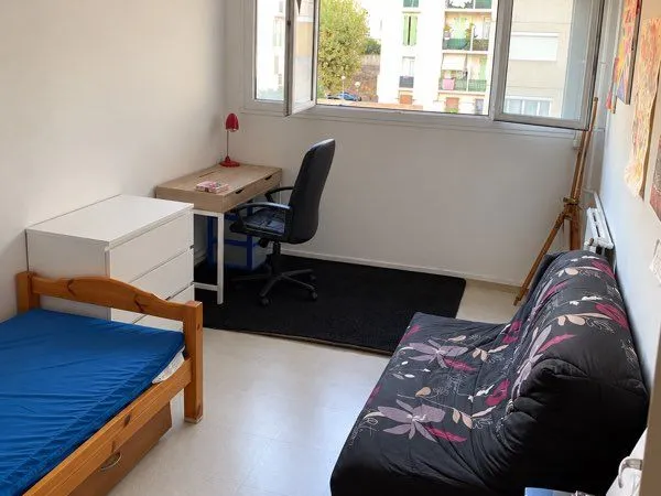 Colocation, grande chambre dans appartement de 95m2