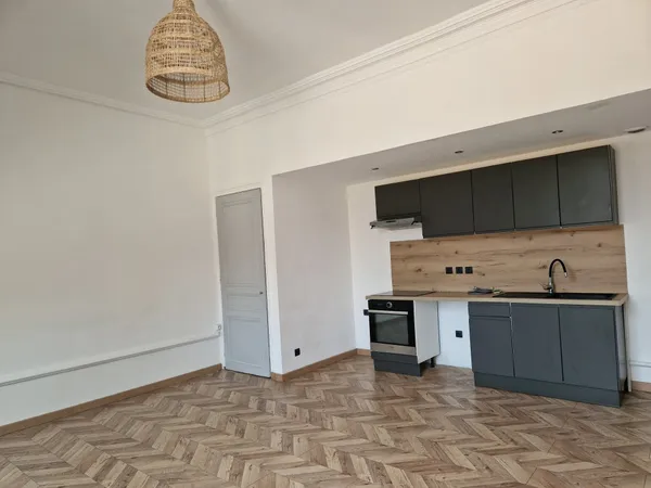A Louer très bel appartement de type 3 avec cachet au coeur du centre ville de BOURG EN BRESSE