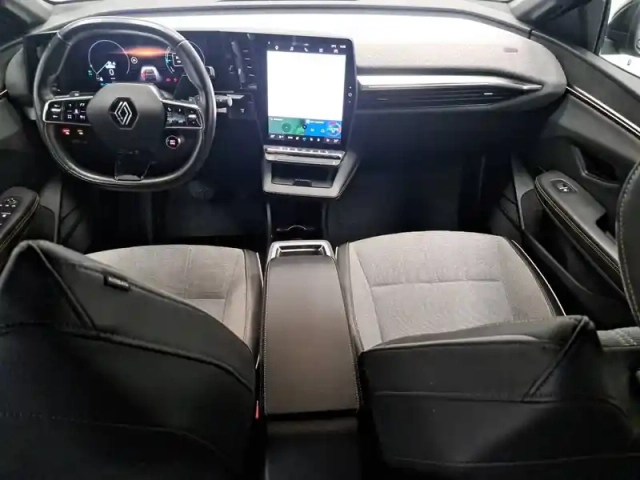 Renault Megane e-tech ev60 220 ch super charge — photo 13