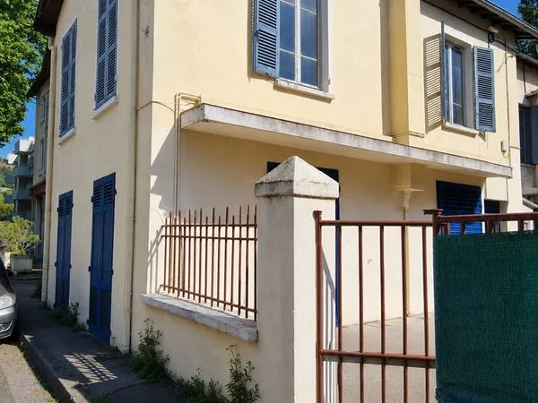 Immeuble 1 pièce 100 m²
