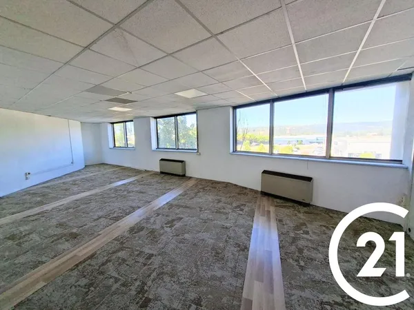 Bureaux 597 m²