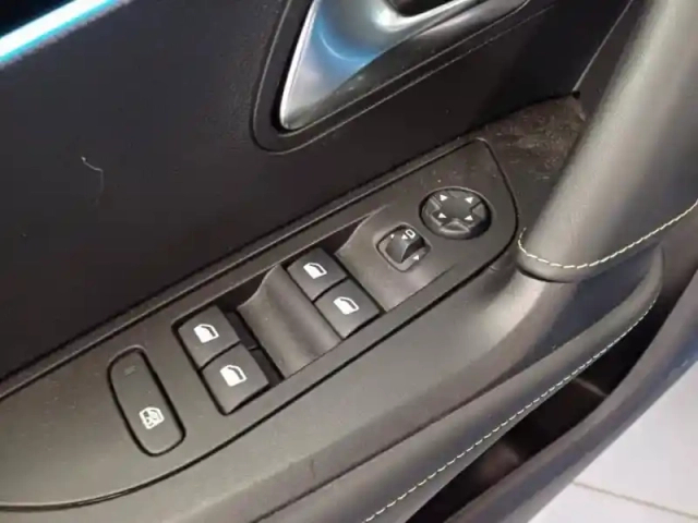 Peugeot 2008 1.2 puretech 130ch s&amp;s gt pack eat8 — photo 13