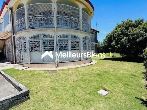 Villa 10 pièces 392 m²