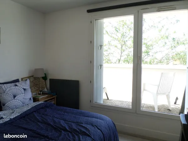 Chambre meublée avec terrasse dans colocation
