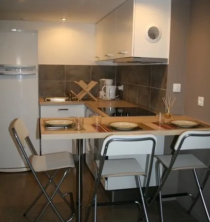 T1 meublé - 18,80 m² + mansarde (36 m² au total) - Terrasse & Parking - 630 /mois CC