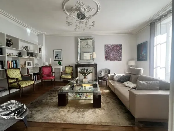 Maison 7 pièces 240 m²