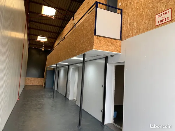 Bureau et espace de travail Location Castine-en-Plaine 6p 180m² 1500€
